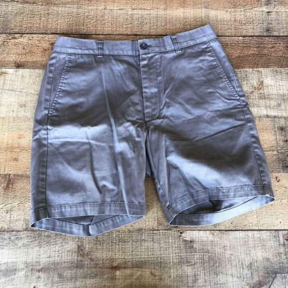 Men’s Size 34 Roundtree & Yorke Brown Khaki Dress Shorts